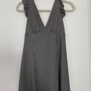 Checkered black & white dress with puffy sleeves